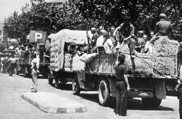 Civil volunteers take up positions in central Barcelona in the summer of 1936 to defend the republic during the Spanish civil war WHA  !ACHTUNG AUFNAHMEDATUM GESCHÄTZT! Copyright: WHA UnitedArchivesWHA_064_0295