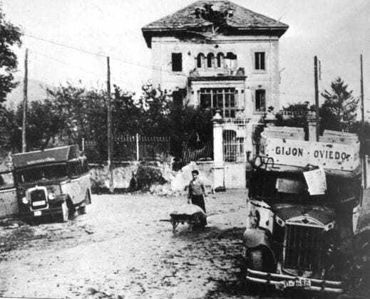 damage caused in the town of Oviedo, Spain during the Siege of Oviedo, in the Spanish Civil War. It lasted from July 19 until October 16, 1936. The town garrison, under the command of Colonel Antonio Aranda Mata, declared for the uprising and held out until relieved by a Nationalist force. WHA  !ACHTUNG AUFNAHMEDATUM GESCHÄTZT! Copyright: WHA UnitedArchivesWHA_064_0402