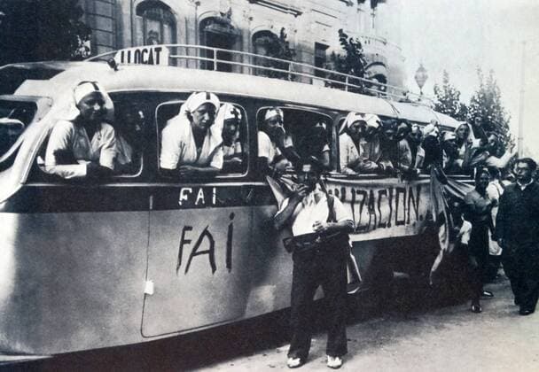 A bus carrying nurses during the Spanish Civil War WHA  !ACHTUNG AUFNAHMEDATUM GESCHÄTZT! Copyright: WHA UnitedArchivesWHA_064_0469