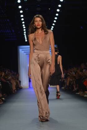 New York Fashion Week - Cushnie et Ochs Modenschau A model walks on the runway at the Cushnie Et Ochs show during New York Fashion Week: The Shows at The Dock, Skylight at Moynihan Station in New York City on September 9, 2016.  NYP20160909972 ANDREAxHANKS