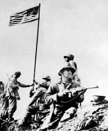 First flag set atop Mt. Suribachi, 23 February 1945, during World war Two United States Marine Corps photograph taken by Staff Sergeant Louis R. Lowery. Mount Suribachi is a 169 m high mountain at the southwest end of the island Iwo Jima. WHA  !ACHTUNG AUFNAHMEDATUM GESCHÄTZT! Copyright: WHA UnitedArchivesWHA_068_0560