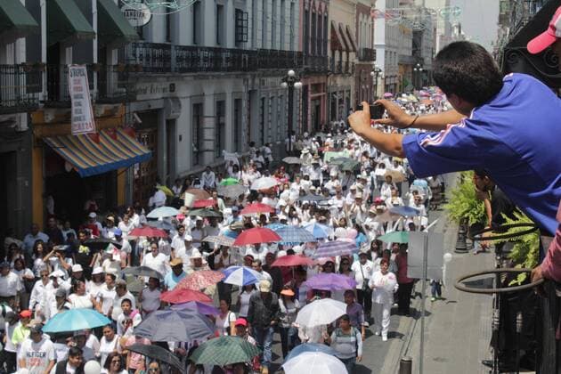 Mexiko: Protestmärsche gegen Homo-Ehe September 10, 2016 - Mexico - EUM20160910NAC06.JPG .PUEBLA, Pue. ProtestManifestacion-Puebla.- Diversas organizaciones, convocadas por el movimiento Frente Nacional por la Familia, marchan por calles de esta capital para manifestarse contra los matrimonios igualitarios, 10 de septiembre de 2016.  - ZUMAu78_