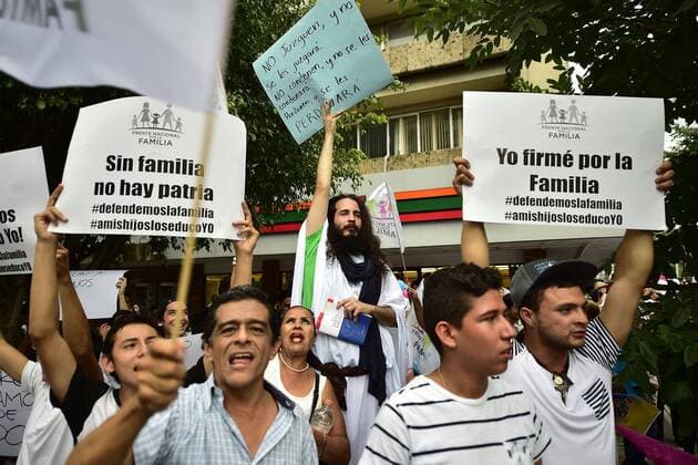 Mexiko: Protestmärsche gegen Homo-Ehe September 10, 2016 - Mexico - EUM20160910NAC19.JPG.GUADLAJARA, Jal. ProtestManifestacion-Jalisco.- Aspectos de la marcha convocada por el movimiento Frente Nacional por la Familia en esta ciudad, 10 de septiembre de 2016, en contra de los matrimonios igualitarios.  - ZUMAu78_