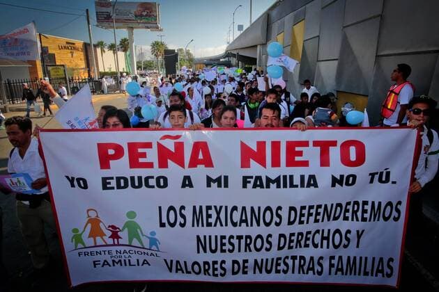 Mexiko: Protestmärsche gegen Homo-Ehe Mexico - EUM20160910NAC25.JPG.QUERETARO, Qro. ProtestManifestacion-Queretaro.- Marcha en contra de los matrimonios igualitarios, 10 de septiembre de 2016, convocada por el movimiento Frente Nacional por la Familia, en esta capital.  - ZUMAu78_
