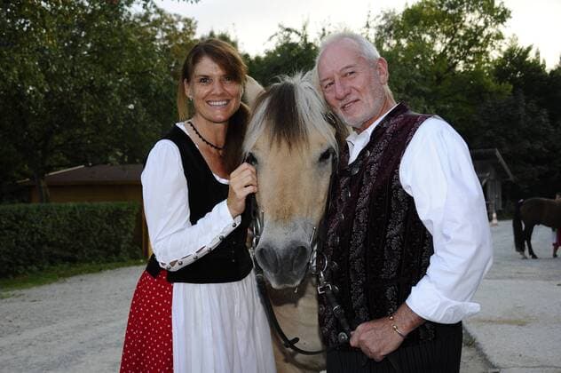 Sepp Schauer mit Freundin Corinna Binzer Tabaluga Golf Cup Charitygolf Abendgala Stall Greinwaldhof Tutzing 10. September 2016