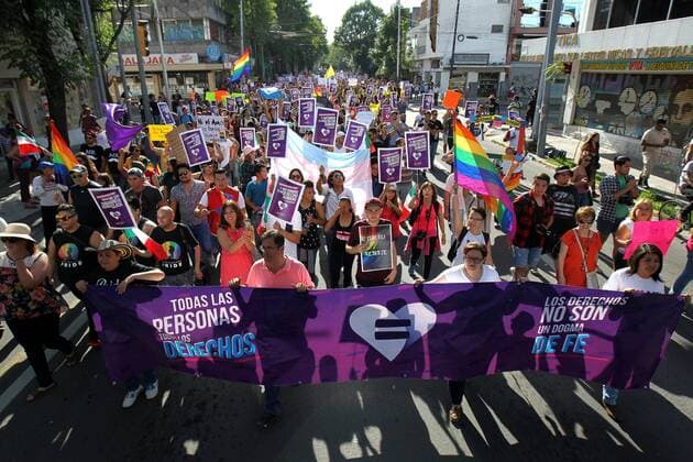 Demonstrators march to defend the secular State and against homophobia in Guadalajara, Mexico, 11 September 2016. The march responds to last week s demonstrations against the homosexual marriage. HUNDREDS PROTEST IN MEXICO FOR THE SECULAR STATE AND AGAINST HOMOPHOBIA !ACHTUNG: NUR REDAKTIONELLE NUTZUNG!  MEX001 20160912-636092453909123267