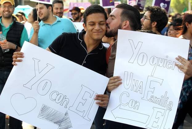 Demonstrators march to defend the secular State and against homophobia in Guadalajara, Mexico, 11 September 2016. The march responds to last week s demonstrations against the homosexual marriage. HUNDREDS PROTEST IN MEXICO FOR THE SECULAR STATE AND AGAINST HOMOPHOBIA !ACHTUNG: NUR REDAKTIONELLE NUTZUNG!  MEX001 20160912-636092454535767233