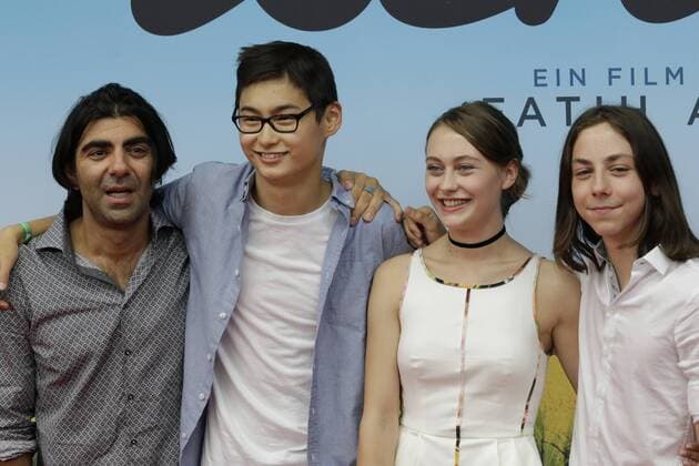 Berlin, Weltpremiere von TSCHICK am Montag, den 12. September 2016, Foto: Regisseur Fatih Akin, Anand Batbileg („Tschick ), Mercedes Müller („Isa ) und Tristan Göbel („Maik , v. l.)