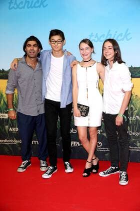 Fatih Akin mit den Hauptdarstellern Anand Batbileg, Mercedes Müller und Tristan Göbel bei der Premiere vom Kinofilm Tschick am 12.09.2016 in Berlin Tschick Kino Premiere in Berlin, 2016 