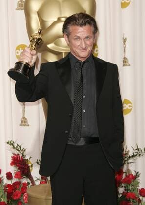 OSCARS. Bester Hauptdarsteller. Preisträger 2001-2010 Feb 22, 2009 - Los Angeles, California, USA - SEAN PENN with his award for Best Performance by an Actor in a Leading Role for Milk in the pressroom at the 81st Annual Academy Awards held at the Kodak Theatre on Hollywood. - ZUMAo05_