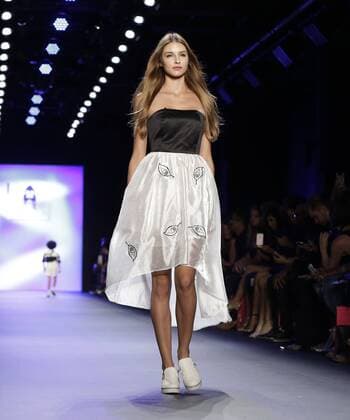 A model walks on the runway at the Comme Tu Es fashion show during New York Fashion Week: The Shows at The Dock, Skylight at Moynihan Station in New York City on September 13, 2016.  NYP20160913508 JOHNxANGELILLO