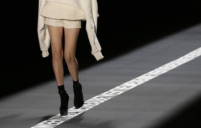 A model walks on the runway Vera Wang Collection fashion show at New York Fashion Week: The Shows at The Arc, Skylight at Moynihan Station in New York City on September 13, 2016.  NYP20160913526 JOHNxANGELILLO