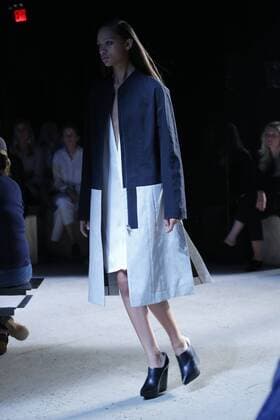 Models present creations by the US designer Narciso Rodriguez during the New York Fashion Week in New York, USA, on 13 September 2016. New York Fashion Week !ACHTUNG: NUR REDAKTIONELLE NUTZUNG!  NY01 20160914-636094260035546487