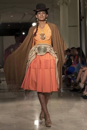A model presents a creation by Bolivian designer Eliana Paco during the New York Fashion Week, in New York, United States, 13 September 2016. Eliana Paco fashion show !ACHTUNG: NUR REDAKTIONELLE NUTZUNG!  GRA008 20160914-636094545040137345