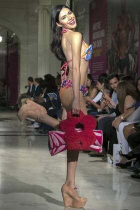 A model presents a creation by Spanish designer Aghata Ruiz de la Prada during the New York Fashion Week, in New York, United States, 13 September 2016. Aghata Ruiz de la Prada fashion show !ACHTUNG: NUR REDAKTIONELLE NUTZUNG!  GRA008 20160914-636094547445938501