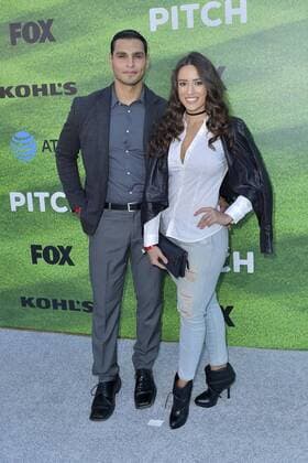 Christian Ochoa und Rebecca Valera bei der Premiere der FOX TV-Serie Pitch auf dem West LA Little League Field. Los Angeles, 13.09.2016 Foto:xD.xStarbuckx xFuturexImage