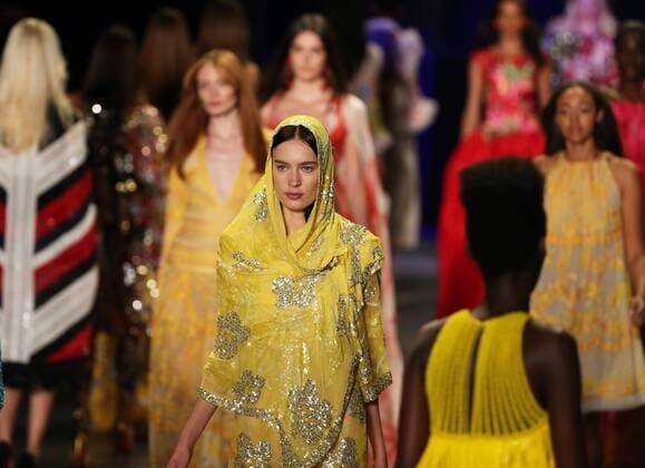 (160914) -- NEW YORK, Sept. 14, 2016 -- Models display creations of NAEEM KHAN 2017 Spring Summer collection during the New York Fashion Week in New York, the United States, on Sept. 14, 2016. ) U.S.-NEW YORK-FASHION-NAEEM KHAN QinxLang 