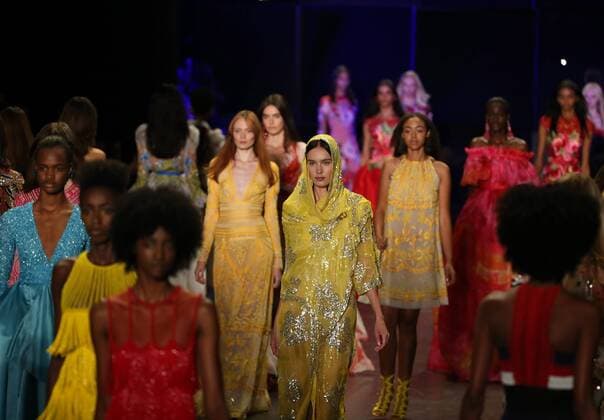 (160914) -- NEW YORK, Sept. 14, 2016 -- Models display creations of NAEEM KHAN 2017 Spring Summer collection during the New York Fashion Week in New York, the United States, on Sept. 14, 2016. ) U.S.-NEW YORK-FASHION-NAEEM KHAN QinxLang 