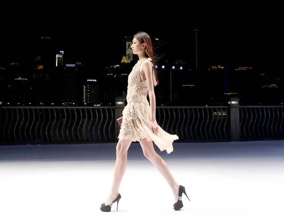 (160915) -- CHONGQING, Sept. 14, 2016 -- A model presents a creation by French designer Eric Raisina during the Chongqing Fashion Week in Chongqing, southwest China, Sept. 14, 2016. ) (ry) CHINA-CHONGQING-FASHION WEEK (CN) ChenxJianli 