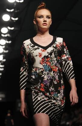 A model takes the catwalk with a creation of the summer spring 2017 collection of the label Elena Miro during the TRESemme Mfshow Woman held at the Museo del Traje (costume museum) in Madrid, Spain, on 14 September 2016. Couchel fashion show at TRESemmE Mfshow Woman !ACHTUNG: NUR REDAKTIONELLE NUTZUNG!  20160915-636095224333383030