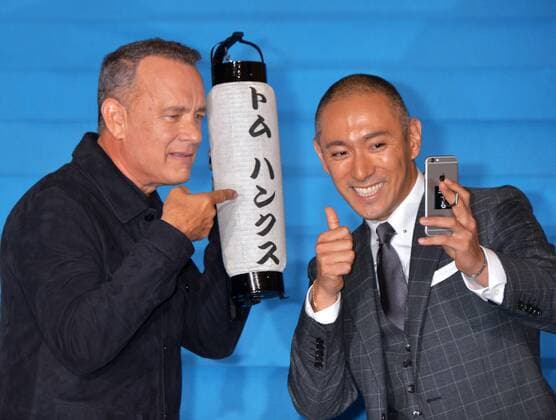 Actor Tom Hanks(L) and Japanese Kabuki actor Ebizo Ichikawa attend the Japan Premiere for the film Sully in Tokyo, Japan on September 15, 2016. This film will open on September 24 in Japan.  TKP2016091513 KEIZOxMORI