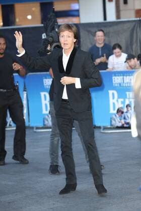 . 15 09 2016. London, United Kingdom. Sir Paul McCartney and Ringo Starr arriving at The Beatles Eight Days A Week: The Touring Years world premiere in London.  xStephenxLockx xi-Imagesx IIM-13452-0027