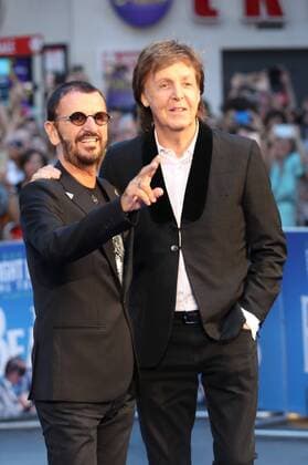 Bilder des Tages . 15 09 2016. London, United Kingdom. Sir Paul McCartney and Ringo Starr arriving at The Beatles Eight Days A Week: The Touring Years world premiere in London.  xStephenxLockx xi-Imagesx IIM-13452-0031