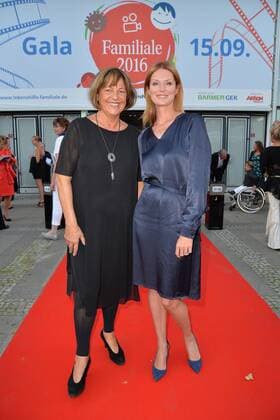 Themen der Woche Gala der Familiale 2016 Ulla Schmidt, Esther Schweins, Schirmherrin der Lebenshilfe Preisverleihung der 1.ten Familiale 2016, Abschlussgala des Filmwettbewerbes der Lebenshilfe unter dem Motto; Drehen sie ihr eigenes Ding; im Kosmos in Berlin am 15.09.2016