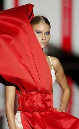 A model presents a creation by Spanish designer Andres Sarda during the opening day of the Mercedes Benz Fashion Week Madrid (MBFWM), in Madrid, Spain, 16 September 2016. The MBFWM will run from 15 to 20 September 2016. EFE J.J. Guillén Mercedes Benz Fashion Week Madrid - Andres Sarda !ACHTUNG: NUR REDAKTIONELLE NUTZUNG!  GRA087 20160916-636096265870187281
