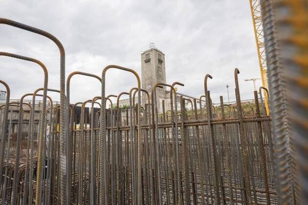 Grundsteinlegung Stuttgart 21 Baustelle für den Tiefbahnhof im Schlossgarten, im HIntergrund der Bahnhofsturm Copyright: 7aktuell.dex xOskarxEyb