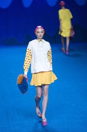 Madrid Fashion Week - Agatha Ruiz de la Prada show Model bei der Agatha Ruiz de la Prada Fashion Show auf der Mercedes-Benz Fashion Week Madrid Spring Summer 2017. Madrid, 16.09.2016 Agatha Ruiz de la Prada Model  Foto:xDyDxFotografosx xFuturexImage