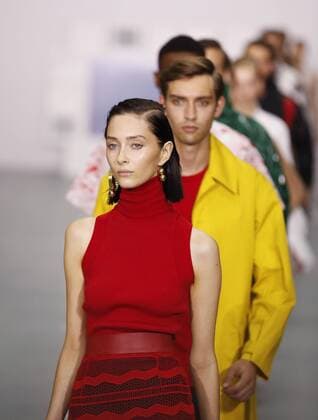 LONDON, Sept. 16, 2016 -- Models display creations of Teatum Jones during the London Fashion Week Spring Summer collections 2017 in London, Britain, on Sept. 16, 2016. The London Fashion Week Spring Summer collections 2017 kicked off on Friday. ) (syq) BRITAIN-LONDON-FASHION WEEK-TEATUM JONES HanxYan 