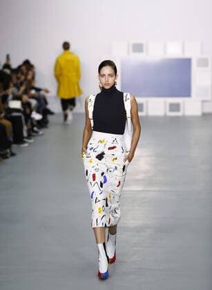 LONDON, Sept. 16, 2016 -- A model displays a creation of Teatum Jones during the London Fashion Week Spring Summer collections 2017 in London, Britain, on Sept. 16, 2016. The London Fashion Week Spring Summer collections 2017 kicked off on Friday. ) (syq) BRITAIN-LONDON-FASHION WEEK-TEATUM JONES HanxYan 