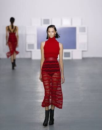 LONDON, Sept. 16, 2016 -- A model displays a creation of Teatum Jones during the London Fashion Week Spring Summer collections 2017 in London, Britain, on Sept. 16, 2016. The London Fashion Week Spring Summer collections 2017 kicked off on Friday. ) (syq) BRITAIN-LONDON-FASHION WEEK-TEATUM JONES HanxYan 