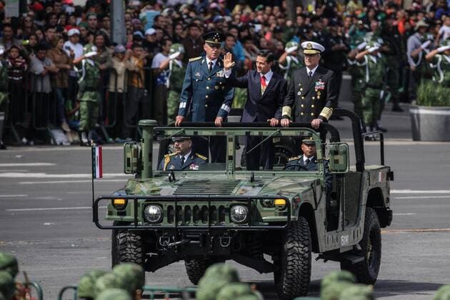 (L-R) Mexican Secretary of the NAtional Defense, Salvador Cienfuegos; President Enrique Pena Nieto, and Navy Secretary Francisco Soberon parade to mark the Mexican Independence Day in Mexico City, Mexico, 16 September 2016. Mexico marks Independence Day !ACHTUNG: NUR REDAKTIONELLE NUTZUNG!  MEX58 20160916-636096644792746371