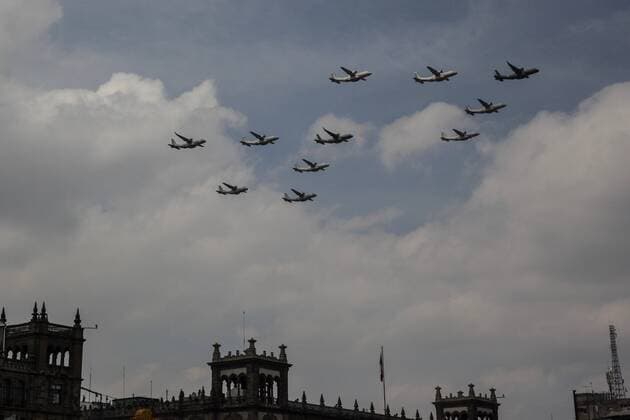 Mexican Air Force airplanes participate in the event to mark the Mexican Independence Day in Mexico City, Mexico, 16 September 2016. Mexico marks Independence Day !ACHTUNG: NUR REDAKTIONELLE NUTZUNG!  MEX67 20160916-636096645524403703