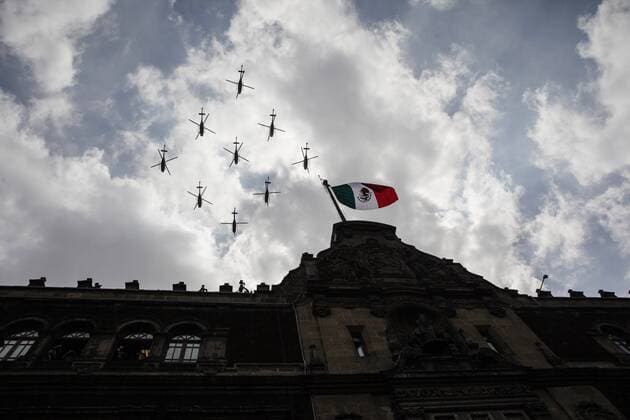 Mexican Air Force helicopters participate in the event to mark the Mexican Independence Day in Mexico City, Mexico, 16 September 2016. Mexico marks Independence Day !ACHTUNG: NUR REDAKTIONELLE NUTZUNG!  MEX72 20160916-636096646139827648