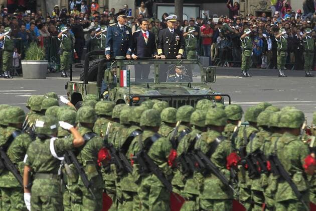 MEXICO CITY, Sept. 16, 2016 -- Mexico s President Enrique Pena Nieto (C) attends the parade at the Zocalo Square in Mexico City Sept. 16, 2016. Mexico on Friday held a military parade to mark the 206th anniversary of its independence. ) (wtc) MEXICO-MEXICO CITY-INDEPENDENCE COMMEMORATION STR 