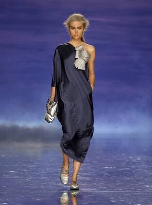 A model presents a creation from the Spring Summer 2017 collection by Spanish designer Ulises Merida during the Mercedes Benz Fashion Week Madrid (MBFWM) held in Madrid, Spain, 17 September 2016. The MBFWM will run from 15 to 20 September 2016. Mercedes Benz Fashion Week Madrid - Ulises Merida !ACHTUNG: NUR REDAKTIONELLE NUTZUNG!  GRA109 20160917-636097169810032940