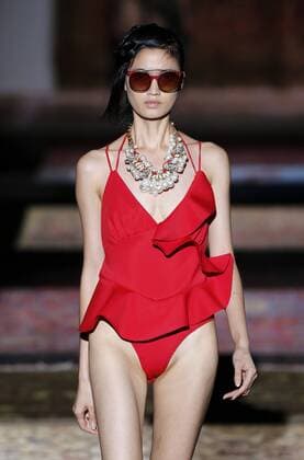 A model presents a creation from the Spring Summer 2017 collection by Spanish designer Ana Locking during the Mercedes Benz Fashion Week Madrid (MBFWM) held in Madrid, Spain, 17 September 2016. The MBFWM will run from 15 to 20 September 2016. Mercedes Benz Fashion Week Madrid - Ana Locking !ACHTUNG: NUR REDAKTIONELLE NUTZUNG!  GRA280 20160917-636097261863146217