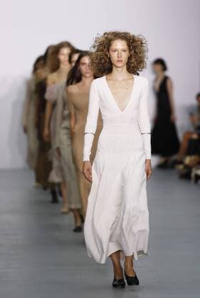 (160917) -- LONDON, Sept. 17, 2016 -- Models walk the runway at the Barbara Casasola show during London Fashion Week Spring Summer collections 2017 in London, Britain on Sept. 17, 2016. ) (lrz) BRITAIN-LONDON-LONDON FASHION WEEK-BARBARA CASASOLA HanxYan 