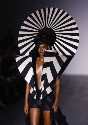 (160918) -- LONDON, Sept. 17, 2016 -- A model walks the runway at the Gareth Pugh show during London Fashion Week Spring Summer collections 2017 in London, Britain, Sept. 17, 2016. ) BRITAIN-LONDON-FASHION-GARETH PUGH HanxYan 