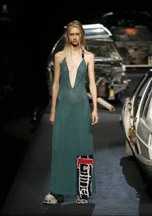 A model presents a creation from the Spring Summer 2017 collection by Spanish designer Maria Ke Fisherman during the Mercedes Benz Fashion Week Madrid (MBFWM) held in Madrid, Spain, 18 September 2016. The MBFWM will run from 15 to 20 September 2016. Mercedes Benz Fashion Week Madrid - María Ke Fisherman !ACHTUNG: NUR REDAKTIONELLE NUTZUNG!  GRA206 20160918-636098175397880391