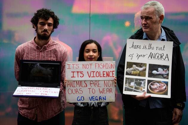 UK: LFW targeted by Animal Cruelty Protestors Animal cruelty protesters hold signs as they target London Fashion Week s runway show audiences causing the Metropolitan Police Service to close roads surrounding the event in London FOR EDITORIAL USE ONLY.Pacific Press Agency  HughxPeterswald