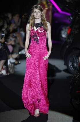A model takes to the catwalk a creation by Spanish designer Alvaro Castejon and French Arnaud Maillard for label Alvarno during the Mercedes Benz Fashion Week Madrid (MBFWM) held in Madrid, Spain, 19 September 2016. The MBFWM will run from 15 to 20 September 2016. Mercedes Benz Fashion Week Madrid !ACHTUNG: NUR REDAKTIONELLE NUTZUNG!  20160919-636098895452802060