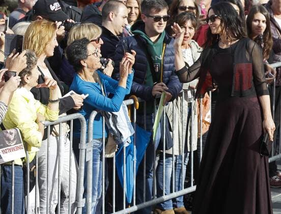 Italian actress and cast member Monica Bellucci greets fans upon her arrival to the presentation of the film On the Milky Road in the 64th edition of the San Sebastian International Film Festival, in San Sebastian, northern Spain, 19 September 2016. The festival runs from 16 to 24 September 2016. Bellucci presents On the Milky Road in San Sebastian !ACHTUNG: NUR REDAKTIONELLE NUTZUNG!  GRA358 20160919-636099078951222055