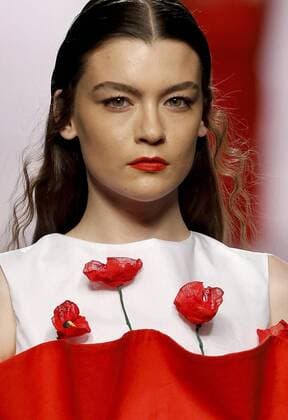 A model presents a creation from the spring summer 2017 collection by Spanish designer Luke Leandro Cano during the Mercedes Benz Fashion Week Madrid (MBFWM) held in Madrid, Spain, 19 September 2016. The MBFWM will run from 15 to 20 September 2016. Mercedes Benz Fashion Week Madrid - Luke Leandro Cano !ACHTUNG: NUR REDAKTIONELLE NUTZUNG!  GRA383 20160919-636099085414687189
