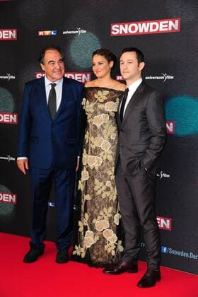 Oliver Stone, Shailene Woodley und Joseph Gordon-Levitt bei der Snowden Filmpremiere am 19.09.2016 in München Snowden Kino Premiere in Muenchen 2016 