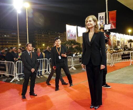 French actress Isabelle Huppert arrives at the presentation of the film Elle that participates at the section Perlas, during the 64th International Cinema Festival of San Sebastian at the Basque Country, Spain, 19 September 2016. INTERNATIONAL CINEMA FESTIVAL OF SAN SEBASTIAN CELEBRATES 64 EDITION !ACHTUNG: NUR REDAKTIONELLE NUTZUNG!  SSB001 20160920-636099299889620694