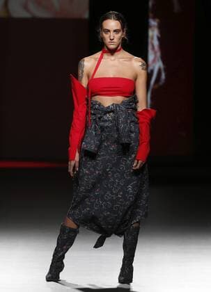 A model takes to the catwalk a creation by Spanish label Abrahamsson during the Mercedes Benz Fashion Week Madrid (MBFWM) held in Madrid, Spain, 20 September 2016. The MBFWM will run from 15 to 20 September 2016. Mercedes Benz Fashion Week Madrid - Maria Escote !ACHTUNG: NUR REDAKTIONELLE NUTZUNG!  20160920-636099686598668530